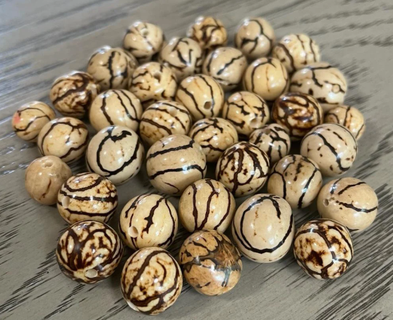 30 Bombona Balls from Colombia. Beige Bombona Seeds. It’s Punctured Straight Through. TBBeige05