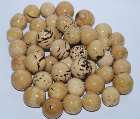 100 Bombona balls from Colombia. Beige Bombona Unpolished / Matte. Jewelry Making. It’s punctured straight through. TBBeige01