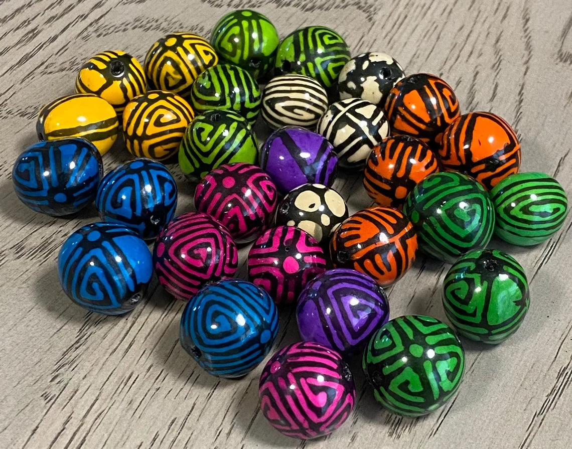 Bombona Ball Beads. 20 Purple Patterned Pieces.