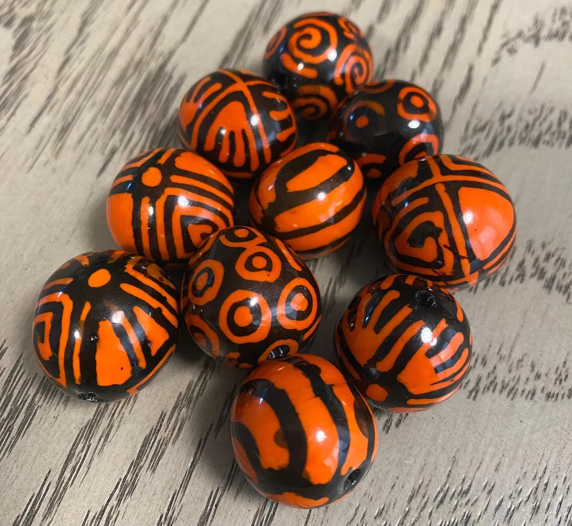 Bombona Ball Beads. 30 Multicolored Patterned Pieces.