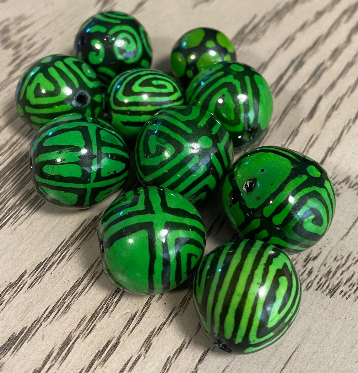 Bombona Ball Beads. 30 Multicolored Patterned Pieces.