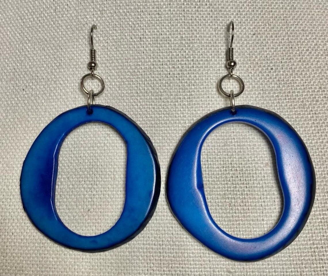 Tagua Pendant Necklace and Earrings Flower Shaped Set in Blue Color