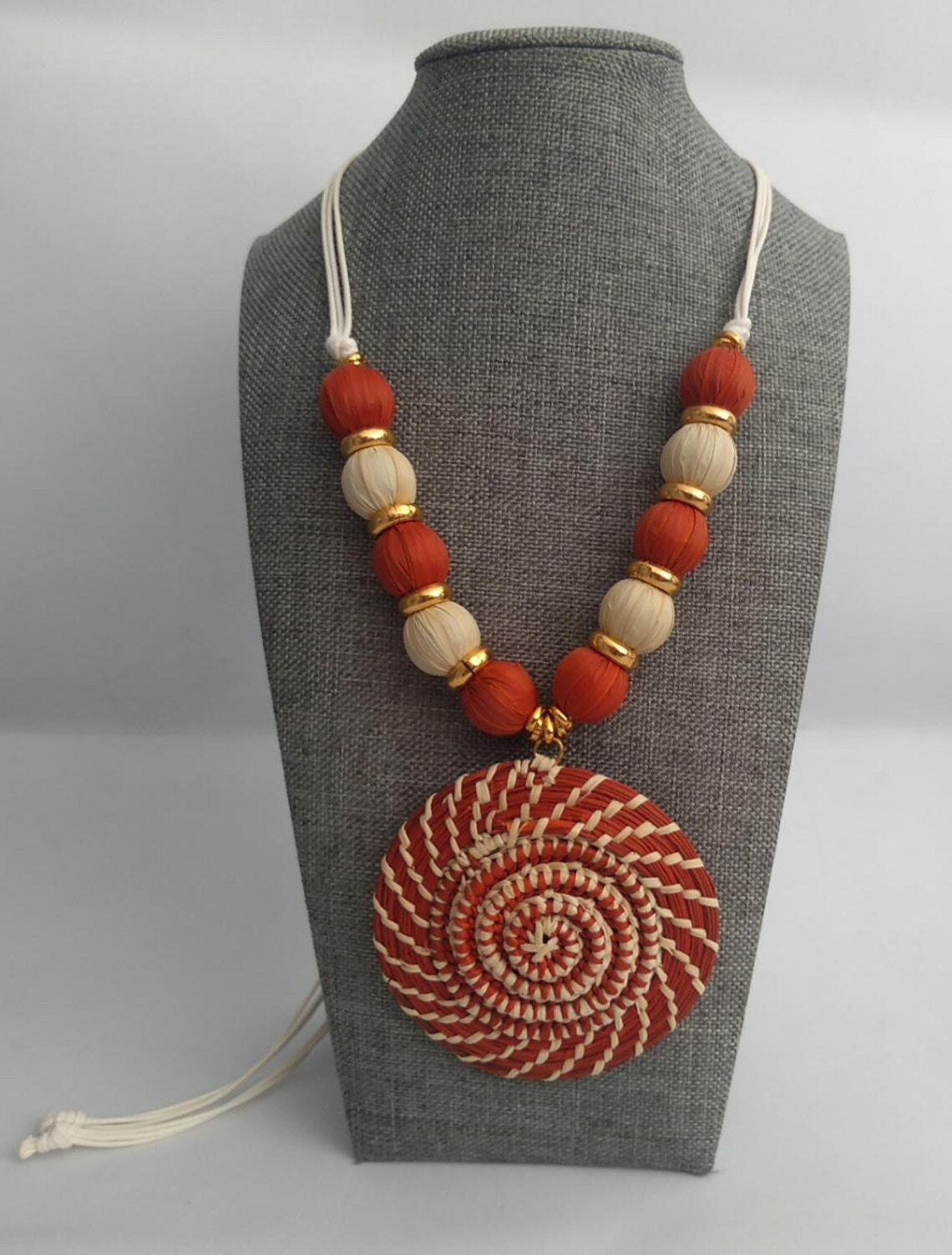 Iraca Palm Pendant Necklace and Earrings Set in Red and Beige Color