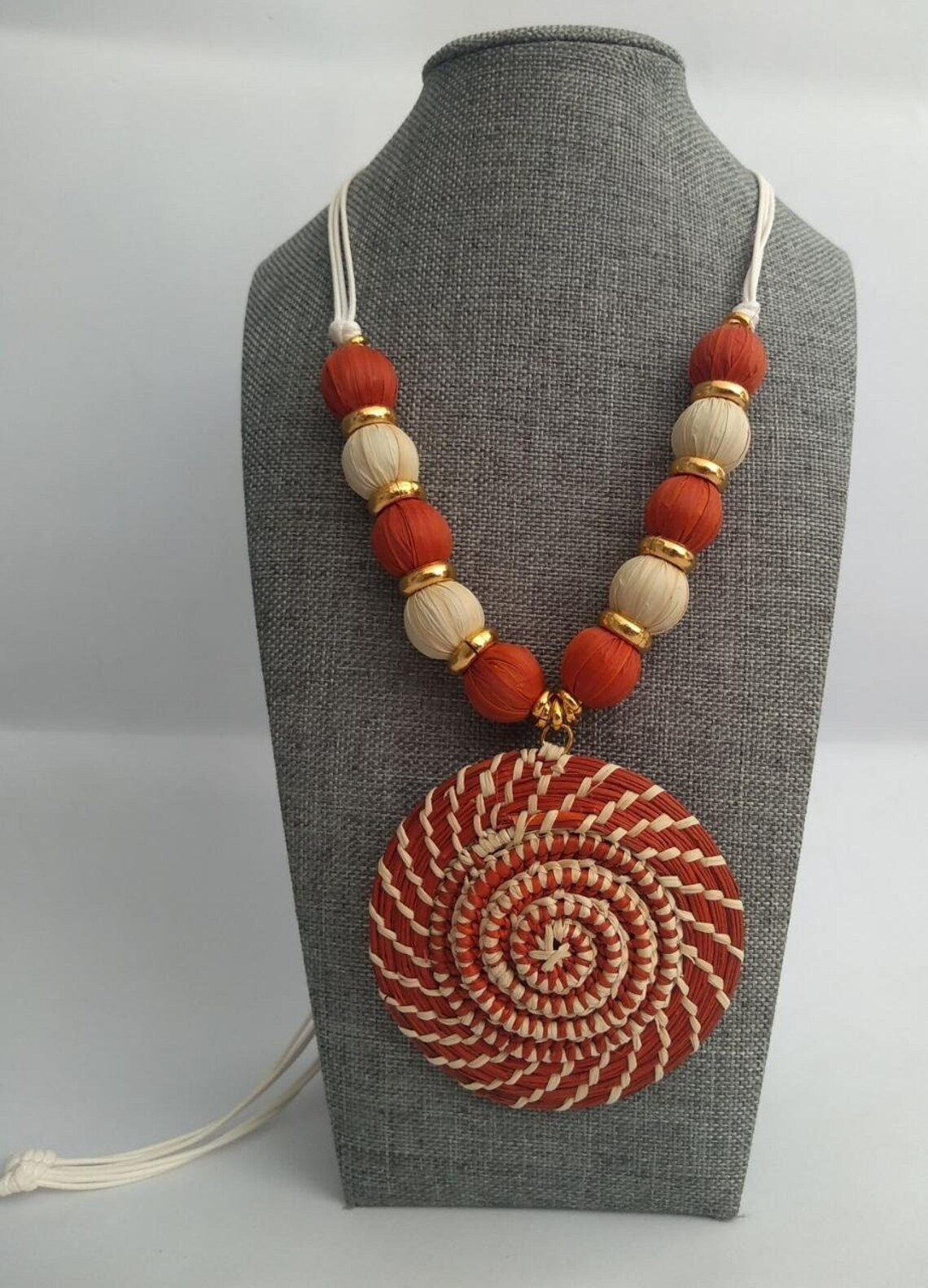 Iraca Palm Pendant Necklace and Earrings Set in Red and Beige Color