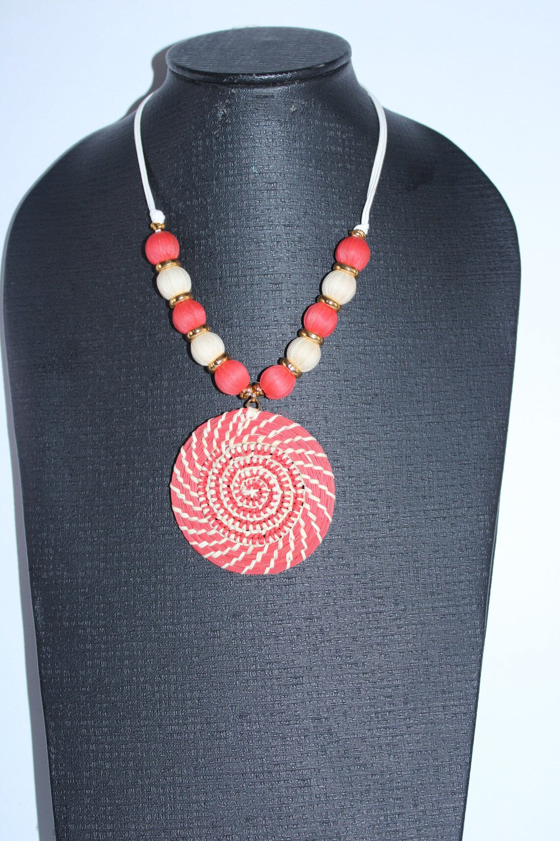 Iraca Palm Pendant Necklace and Earrings Set in Red and Beige Color
