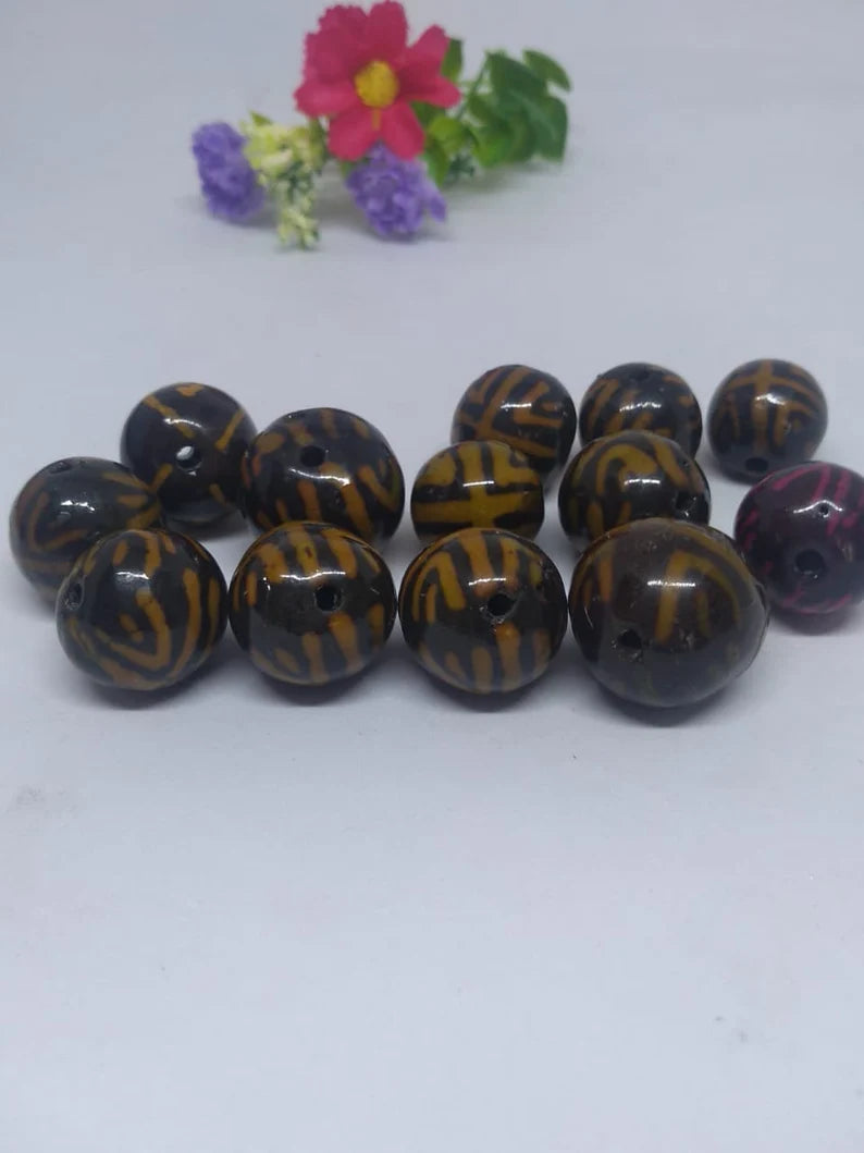 Bombona Ball Beads. 20 Dark Yellow-Brown Pieces.