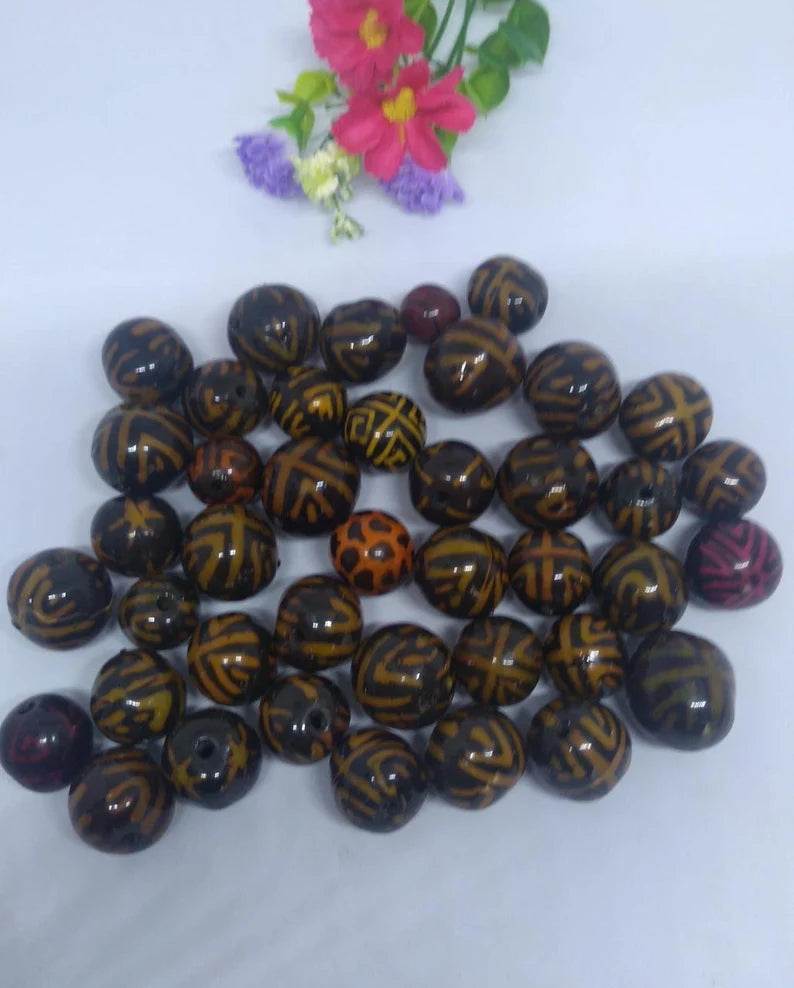 Bombona Ball Beads. 20 Dark Yellow-Brown Pieces.