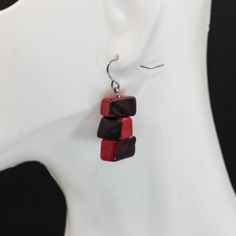 Tagua Necklace, Earrings and Bracelet Set in Red Color.