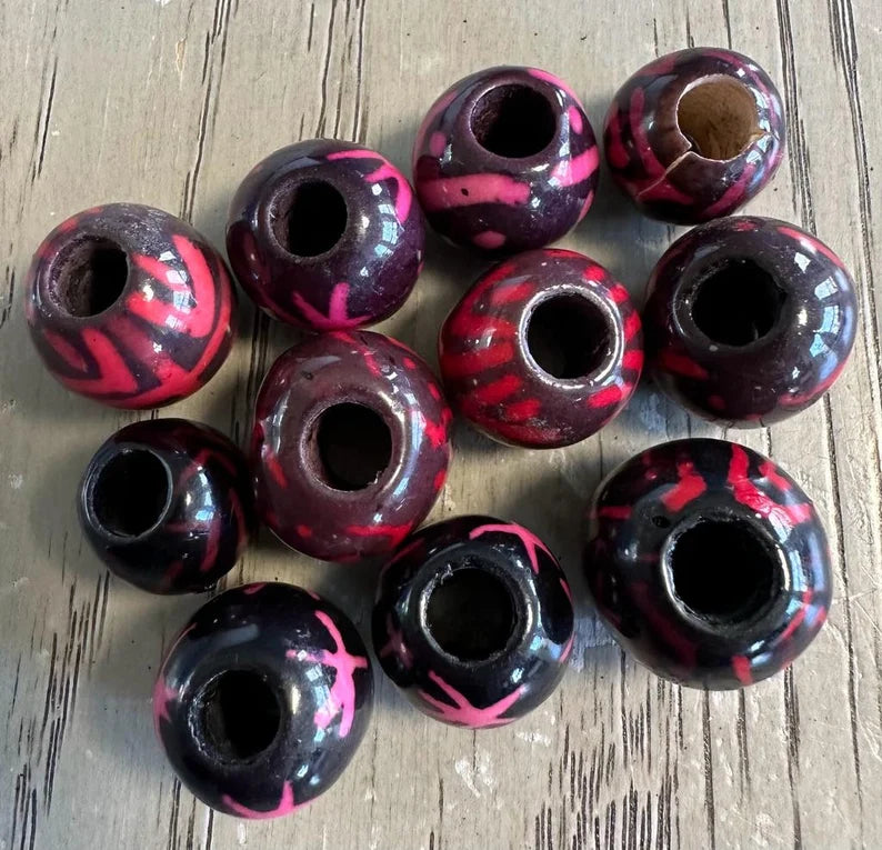 Bombona Ball Beads. 25 Black and Pink Patterned Pieces.