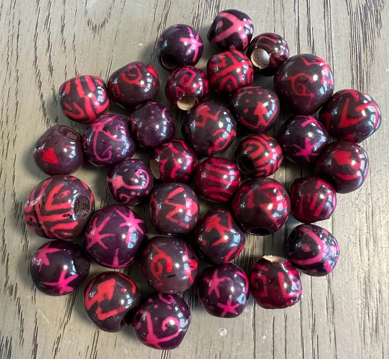 Bombona Ball Beads. 25 Pink, Red and Purple Patterned Pieces.