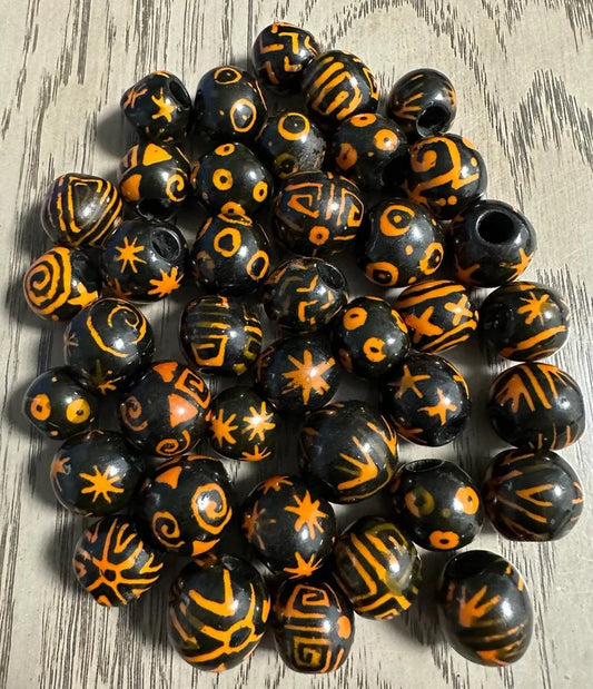 Bombona Ball Beads. 30 Yellow and Black Patterned Pieces.