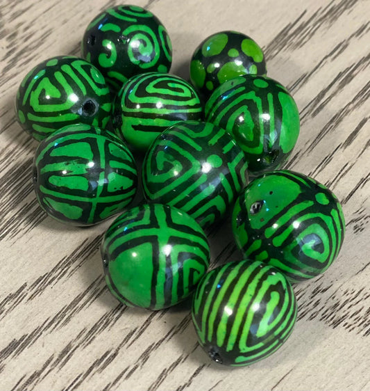 Bombona Ball Beads. 20 Green Patterned Pieces.