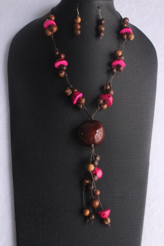 Tagua, acai and bombona Necklace and Earrings Set.
