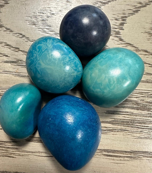 Tagua Whole Nut. 5 Blue Pieces (shades).