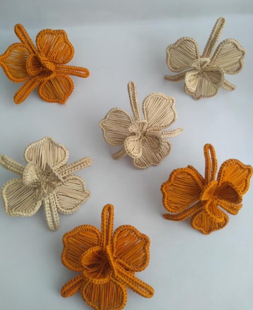 Napkin Holder. Handmade Set of 6 Napkin Rings in Beige and Mustard Color. Handmade with Iraca Palm from Colombia Handmade to Order.