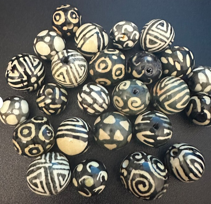 Seed Beads Beige & Black Bombona Seed from Colombia 20 pcs Eco Sustainable Jewelry Making DIY Ethical Jewelry Beading Carving Bead Shop
