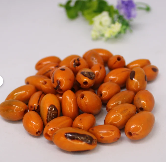 Orange beads made of camajuro seeds from Colombia. Size: 2.5 x 1.5 cm. approx. Natural beads. Pack of 30 beads. Free Shipping R.1020