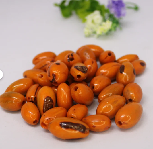 Orange beads made of camajuro seeds from Colombia. Size: 2.5 x 1.5 cm. approx. Natural beads. Pack of 30 beads. Free Shipping R.1020