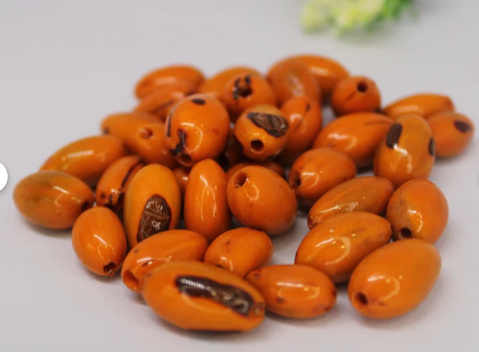 Orange beads made of camajuro seeds from Colombia. Size: 2.5 x 1.5 cm. approx. Natural beads. Pack of 30 beads. Free Shipping R.1020
