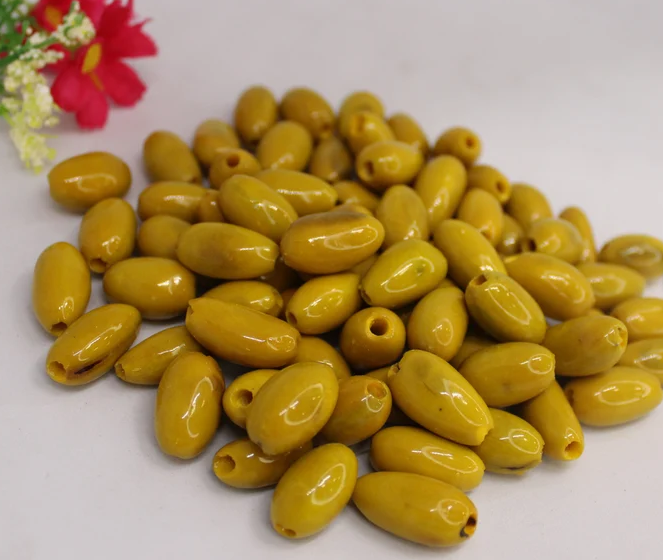 Yellow beads made of camajuro seeds from Colombia. Size: 2.5 x 1.5 cm. approx. Natural beads. Pack of 30 beads. Free Shipping R.1017