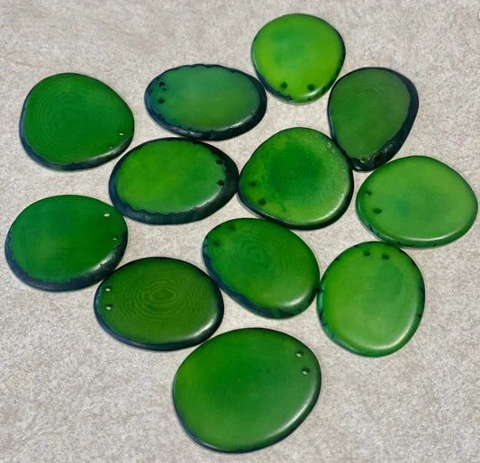 Jade green tagua chips - slices top drilled two holes. 10 beads from Colombia. Approx. 3 x 2 cm. Handmade, vegetable ivory nut