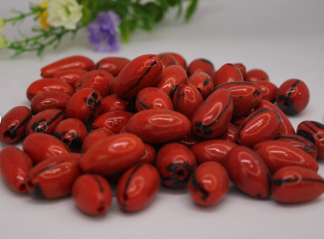Orange beads made of camajuro seeds from Colombia. Size: 2.5 x 1.5 cm. approx. Natural beads. Pack of 30 beads. Free Shipping R.1013