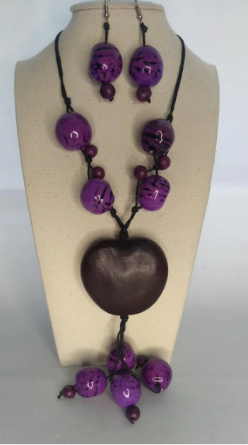Mother's Day Bombona seed with wood pendant. Jewelry set of earrings and necklace in purple and brown. Necklace and earrings. Handmade.