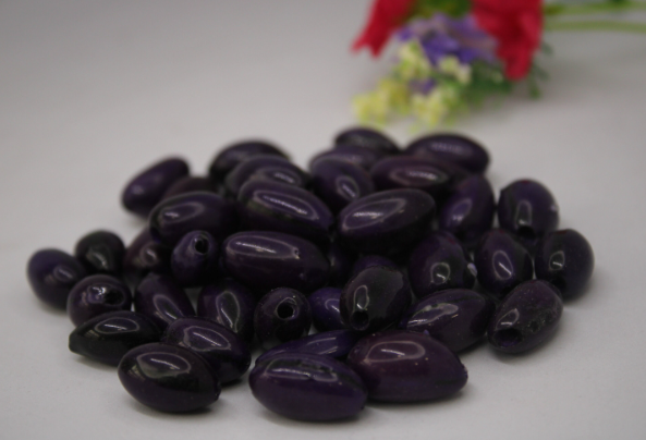 Dark Purple Beads Made of camajuro Seeds from Colombia. Size: 2.5 x 1.5 cm. Approx. Drilled. Natural Beads. Pack of 30 Beads. TCPurple01