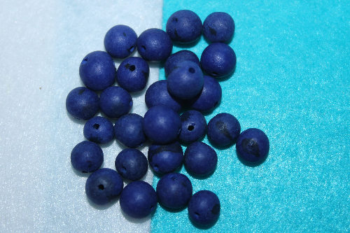 Navy blue beads Acai seeds from the Amazonian palm. Size: 1x1cm. Hole size 1mm approx. natural accounts. Pack of 200 beads. TABlue02