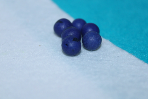 Navy blue beads Acai seeds from the Amazonian palm. Size: 1x1cm. Hole size 1mm approx. natural accounts. Pack of 200 beads. TABlue02