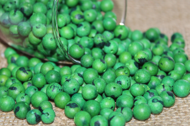 Green Beads Acai Seeds from the Colombian Amazonian Palm. Size: 1x1cm. Hole Size 1mm Approx. Natural Accounts. Pack of 200 Beads. TAGreen01