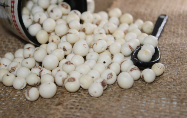 White Beads Acai Seeds from the Colombian Amazonian Palm. Size: 1x1cm. Hole Size 1mm Approx. Natural Accounts. Pack of 200 Beads. TAWhite01