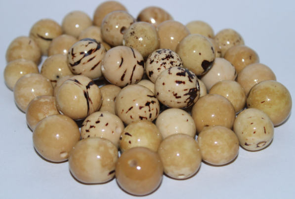 30 Bombona balls from Colombia. Beige Bombona Unpolished / Matte. Jewelry Making. It’s punctured straight through. TBBeige01