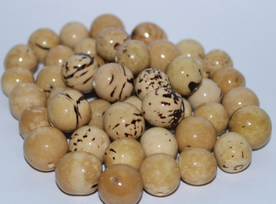 30 Bombona balls from Colombia. Beige Bombona Unpolished / Matte. Jewelry Making. It’s punctured straight through. TBBeige01