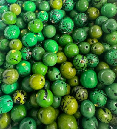 Natural Beads |Bombona Seed Beads| 30 Bombona Balls. Mixcolors Green Bombona Seeds. It’s Punctured Straight Through. TBMixcolors02
