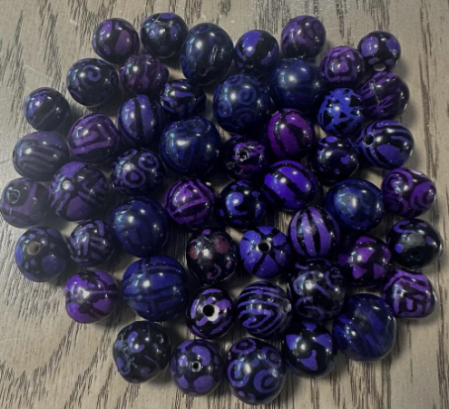 Natural Beads |Bombona Seed Beads| 20 Bombona Balls in Colors Purple and Black Mix Patterned. It’s Punctured Straight Through.TBPMixcolors02