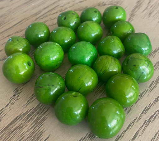 Natural Beads |Bombona Seed Beads| 30 Bombona Balls. Mixcolors Green Bombona Seeds. It’s Punctured Straight Through. TBMixcolors02