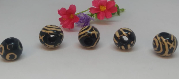 Natural Beads |Bombona Seed Beads| 30 Bombona Balls in Multicolored Patterned. It’s Punctured Straight Through. TBPMulticolored05