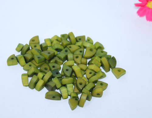 Mini tagua nuts in the shape of triangles. Green color. 100 pieces. Approx. 1cm x 0.7mm. Perforated in the center. Jewelry making TBTGreen02