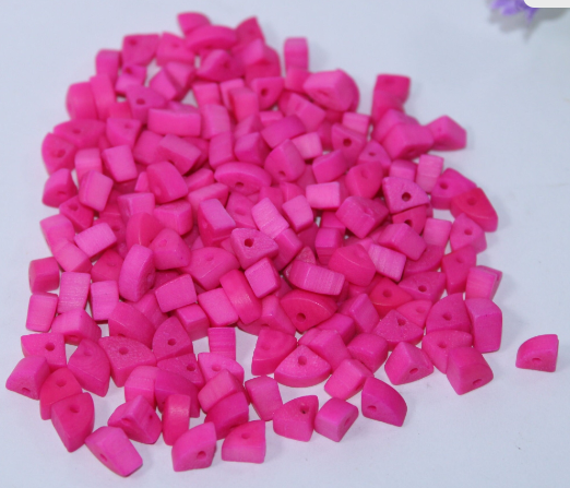 Mini tagua nuts in the shape of triangles. Pink color. 100 pieces. Approx. 1cm x 0.7mm. Perforated in the center. Jewelry making TBTPink01