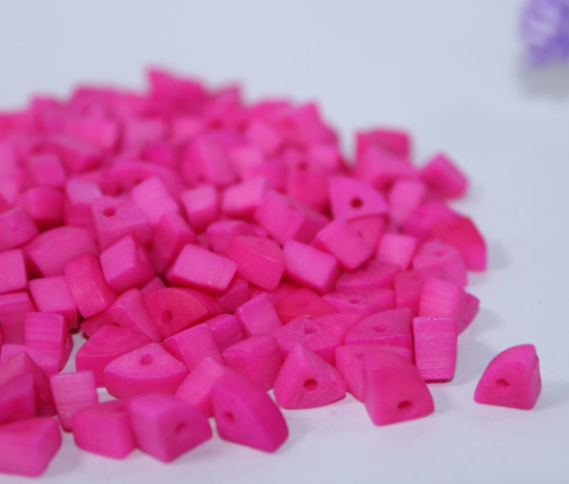 Mini tagua nuts in the shape of triangles. Pink color. 100 pieces. Approx. 1cm x 0.7mm. Perforated in the center. Jewelry making TBTPink01