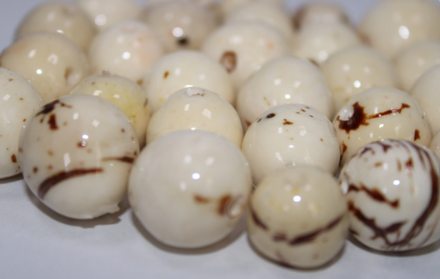 Natural Beads |Bombona Seed Beads| 20 Bombona Balls from Colombia. White Bombona Seeds. It’s Punctured Straight Through. TBWhite01