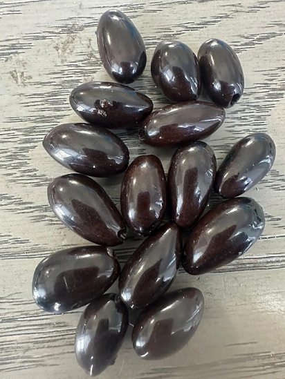 Dark Brown Beads Made of camajuro Seeds Resin-Coated. Size: 2.5 x 1.5 cm. Approx. Drilled. Natural Beads. Pack of 30 Beads. TCBrown01