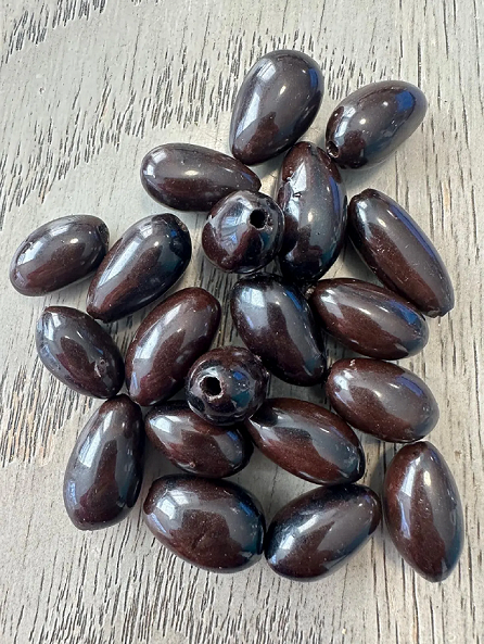 Dark Brown Beads Made of camajuro Seeds Resin-Coated. Size: 2.5 x 1.5 cm. Approx. Drilled. Natural Beads. Pack of 30 Beads. TCBrown01