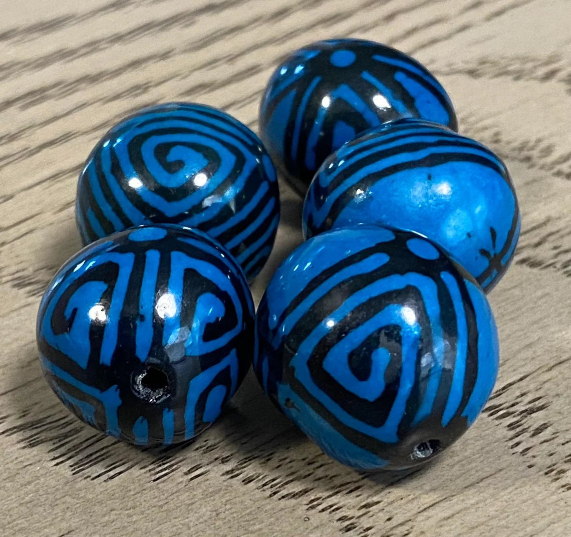 Bombona Ball Beads. 30 Multicolored Patterned Pieces.