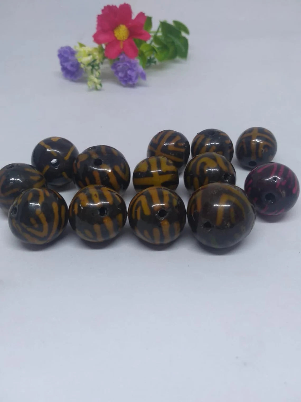 Bombona Ball Beads. 20 Brown Pieces.