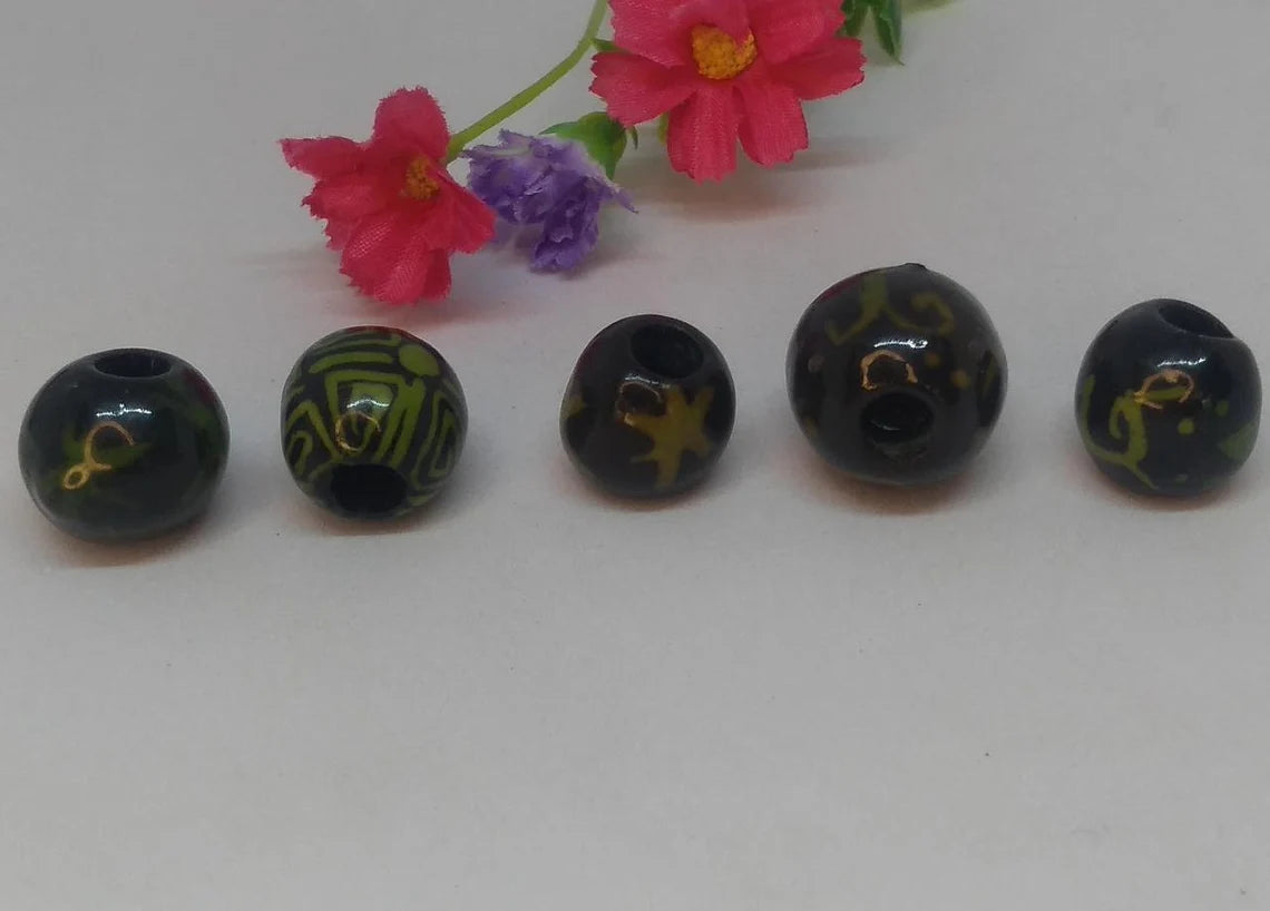 Bombona Ball Beads. 30 Patterned Multicolored Pieces.