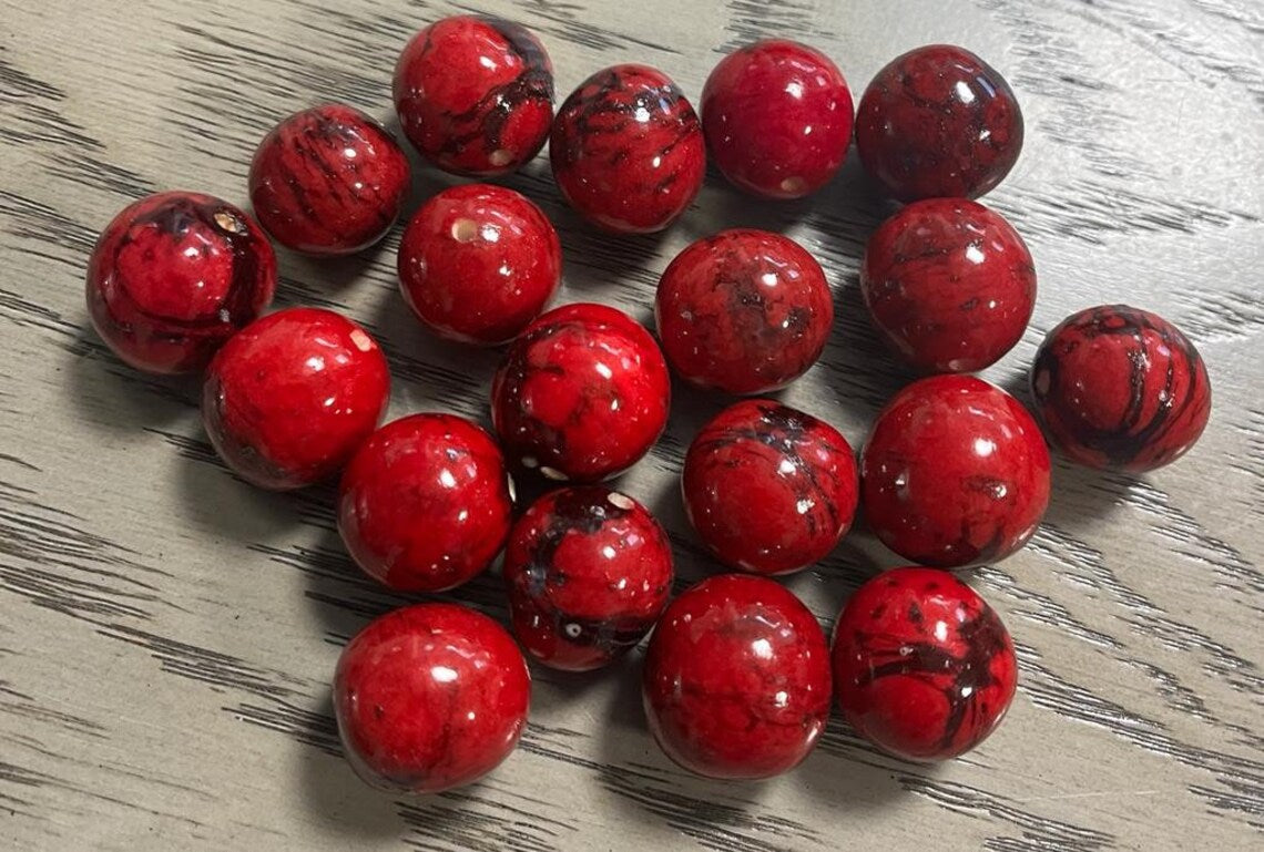Bombona Ball Beads. 30 Red Pieces.