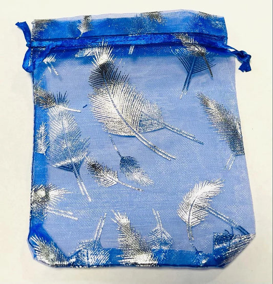 Gift Bags With Feather Print. 15x11.5cm. 35 units Organza gift bags. Gift bags. Organza bags. Wedding bags.