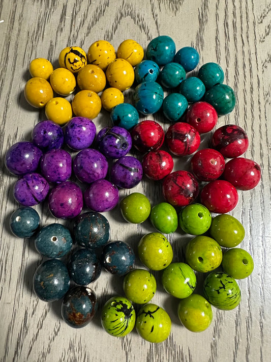 Multicolor bombona beads. Size: 1.5 - 2.5 cm.